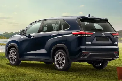 Toyota Innova Hycross Price and Specifications